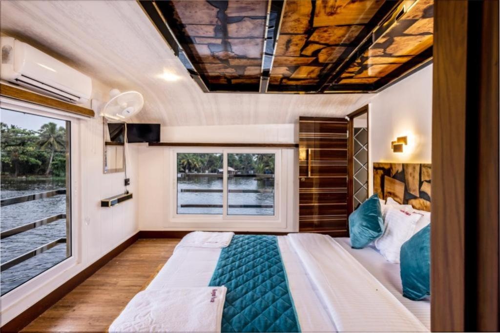 Double Room with Lake View